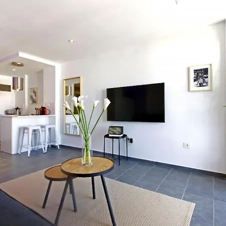Apartamento Precioso Con Vistas Al Mar Y Piscinas *